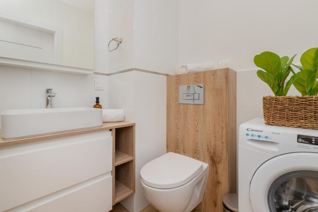 Bright & Stylish Apartment With Balcony 1,5 Km To Gdansk Main City By Noclegi Renters Ngoại thất bức ảnh